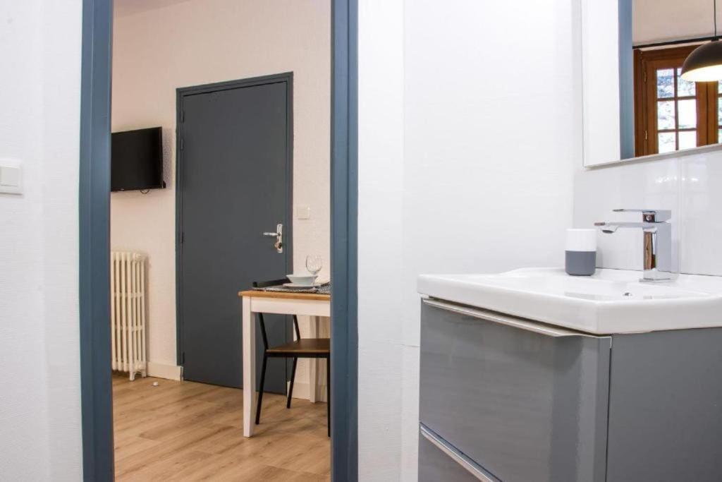 Apartamento Le Mélusine , à 50m de la gare de Poitiers Exterior foto