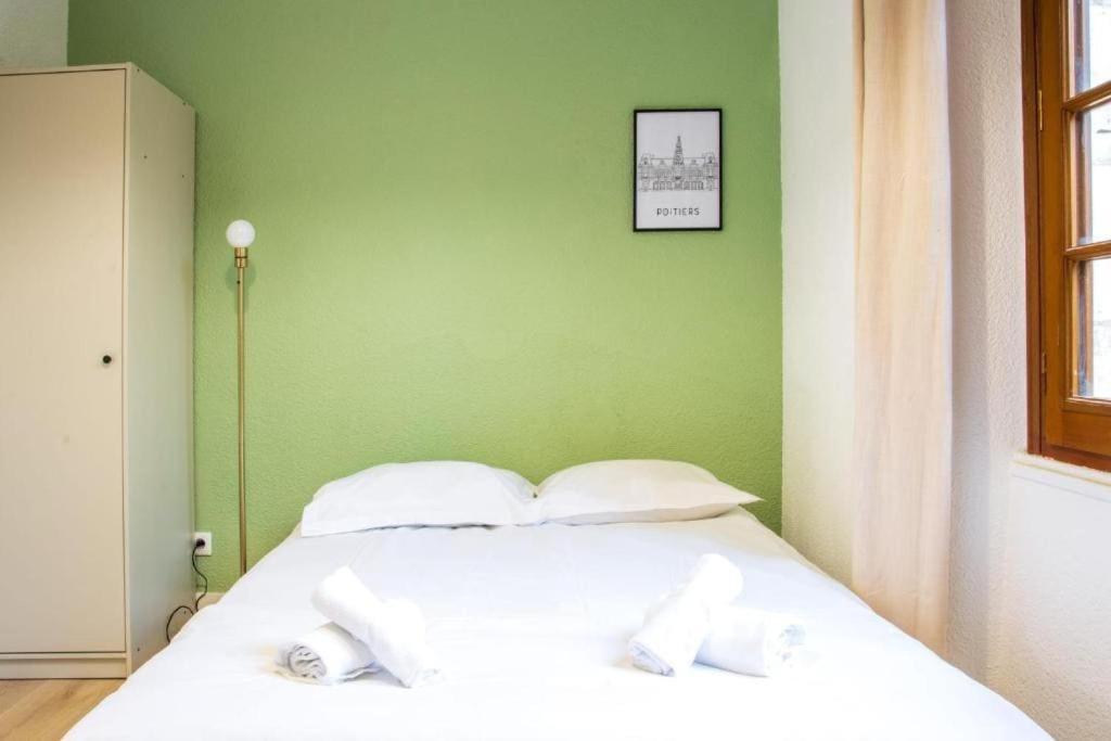Apartamento Le Mélusine , à 50m de la gare de Poitiers Exterior foto