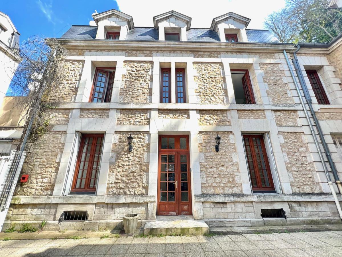 Apartamento Le Mélusine , à 50m de la gare de Poitiers Exterior foto